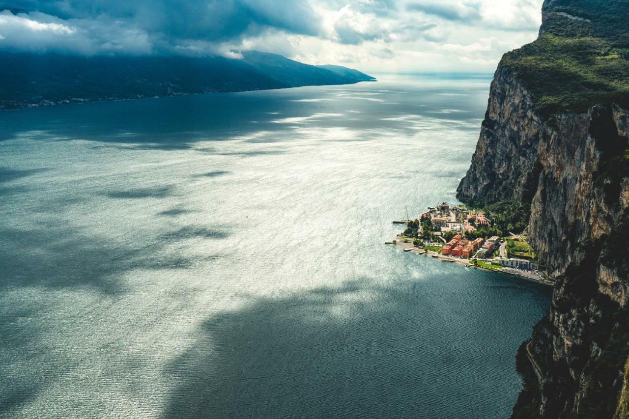 Antica Casa Alboletta - Appartamento Frida Kahlo Riva del Garda Exteriör bild
