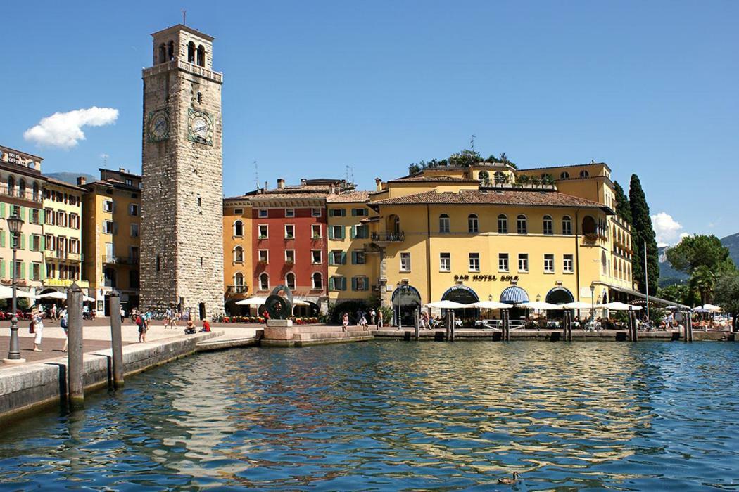 Antica Casa Alboletta - Appartamento Frida Kahlo Riva del Garda Exteriör bild